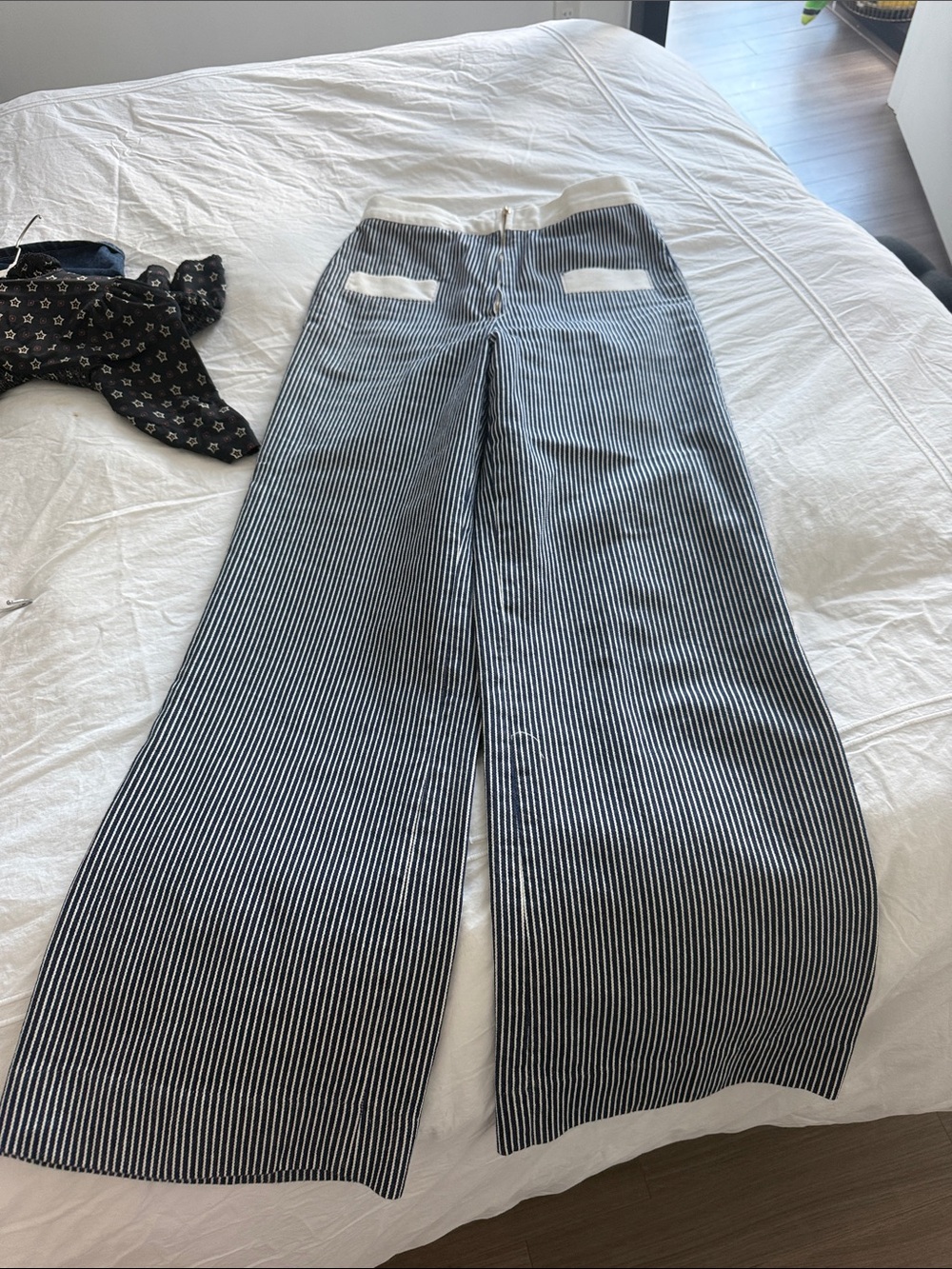 High-Rise Wide-Leg Pinstripe Jeans - Black & White